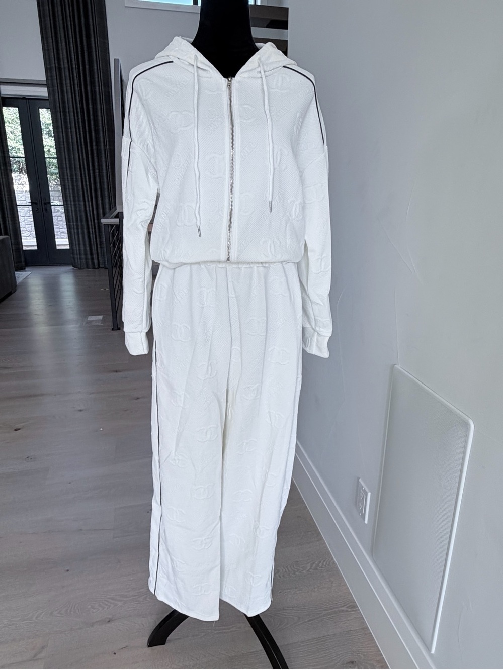 White Hoodie and matching wide leg pants tracksuit matching set size M